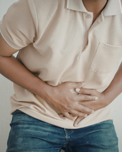 σύνδρομο διαρρέοντος εντέρου man in bowel pain